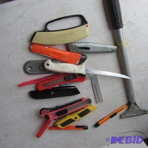 lot 194 image: Utility Knives
