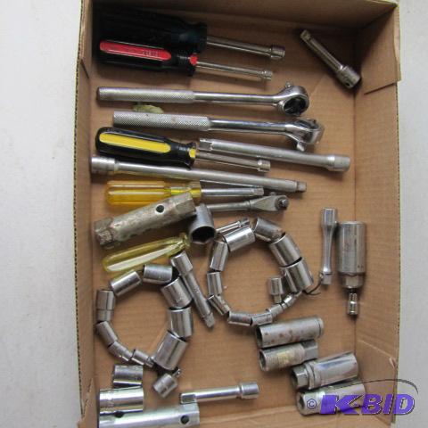 lot 207 image: Sockets, Ratchets, Nut Busters