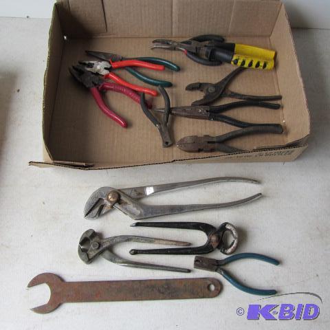 lot 210 image: Pliers