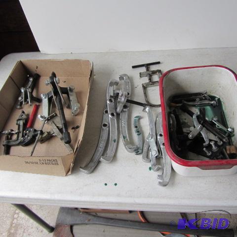 lot 215 image: Gear Pullers