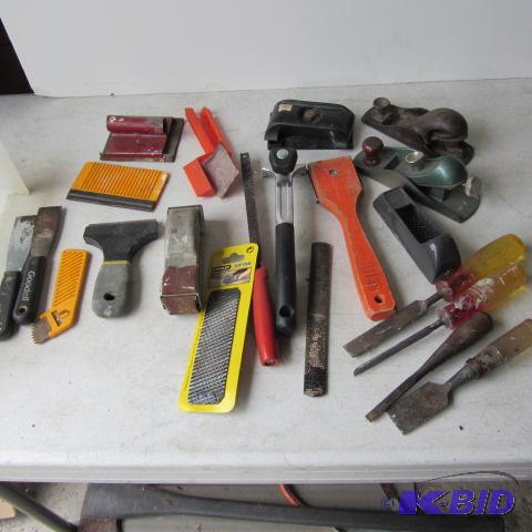 lot 219 image: Wood Planes, Chisels