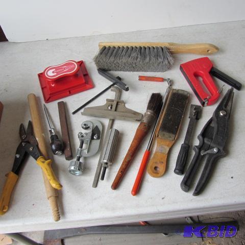 lot 220 image: Snips, Magnets, Cutters