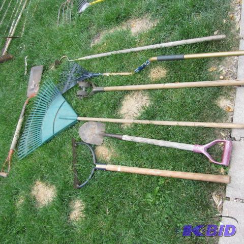 lot 230 image: Yard & Garden Tools