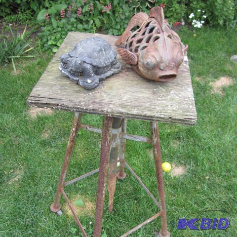 lot 235 image: Potters Stand, Carp, Turtle