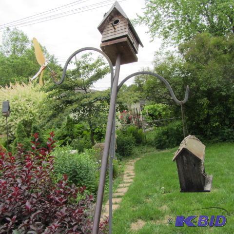 lot 237 image: Shepherds Hook, Bird Houses