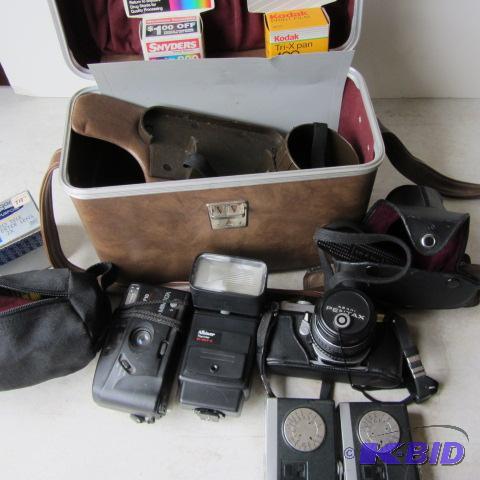 lot 266 image: Pentax Camera, Accessories