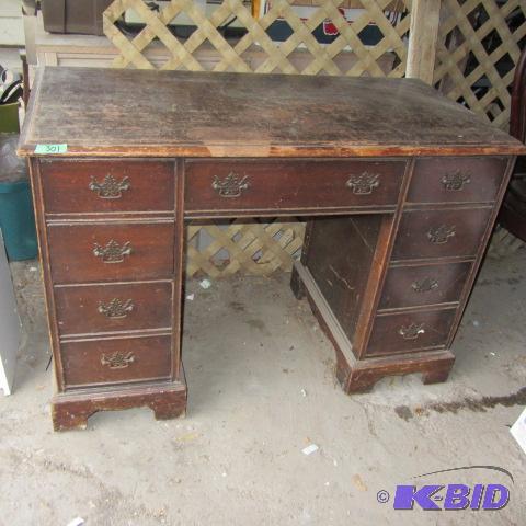 lot 301 image: Mahogany Office Desk