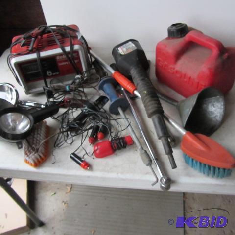 lot 302 image: Battery Charger, Torque, Spotlight