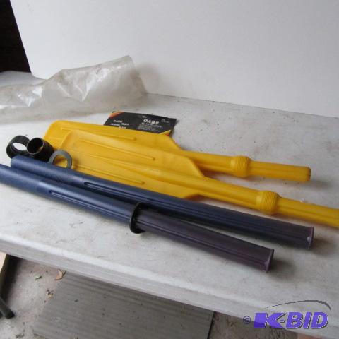 lot 306 image: Plastic Oars