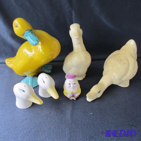 lot 43 image: Ceramic & Clay Ducks