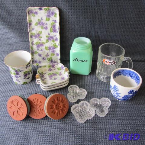 lot 60 image: Cigarette Tray, Salts