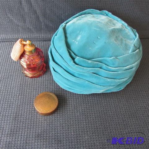 lot 62 image: Atomizer, Compact, Daytons Hat