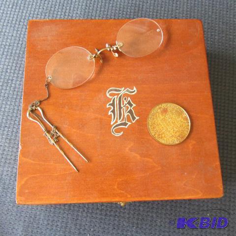lot 64 image: Antique Nose Pinchers