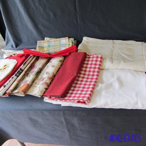 lot 86 image: Fancy Linens