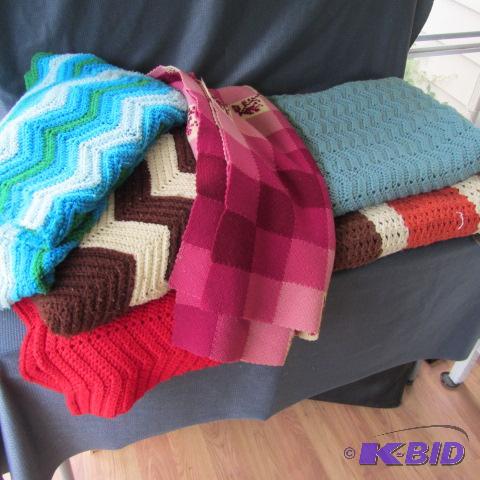 lot 88 image: Vintage Wool Blanket, Afghans