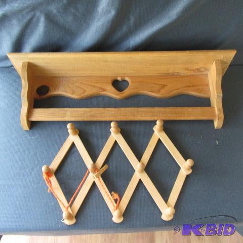 lot 92 image: Quilt Hanger, Cup Rack