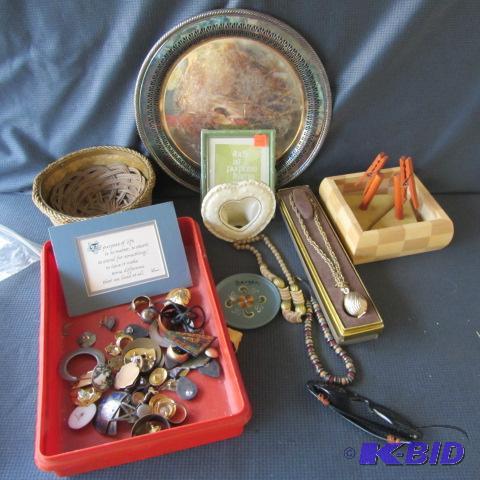 lot 93 image: Costume Jewelry, Smalls