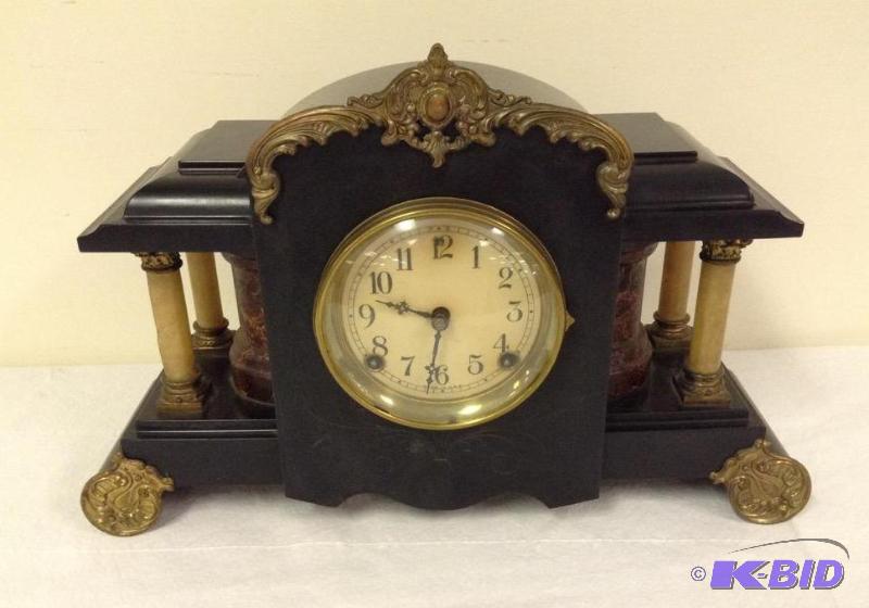 lot 1 image: Decorative Chiming Mantle Clock with ColumnsPillars