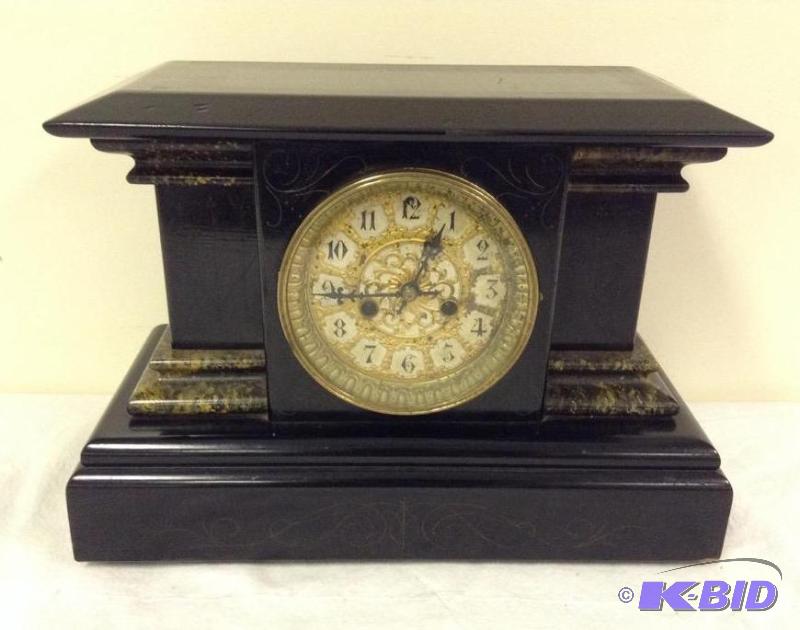 lot 10 image: Chiming Mantle Clock with Ornate Face