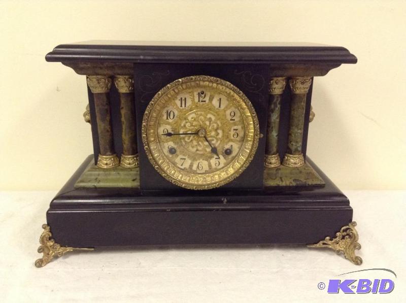 lot 16 image: Ornate Faced VintageAntique Mantle Clock with Columns