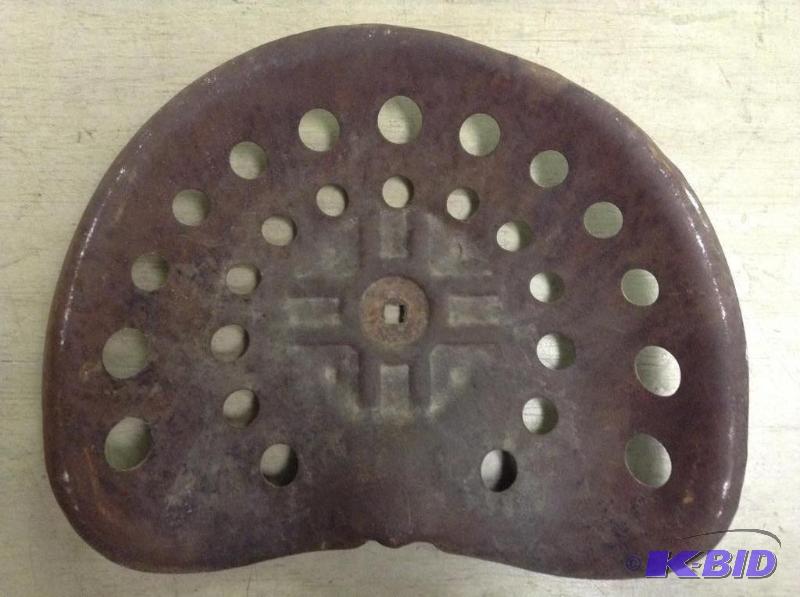 lot 39 image: Vintage Cast Iron Tractor Seat