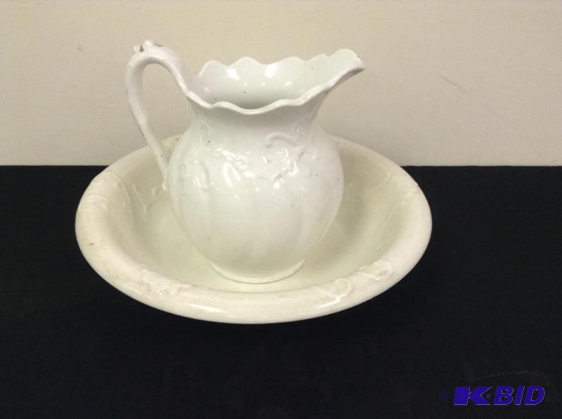 lot 41 image: Vintage Pitcher & Bowl Set