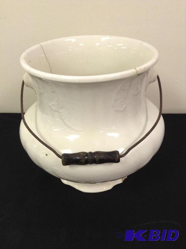 lot 44 image: Large C.P.Co. Stoneware Chamber Pot