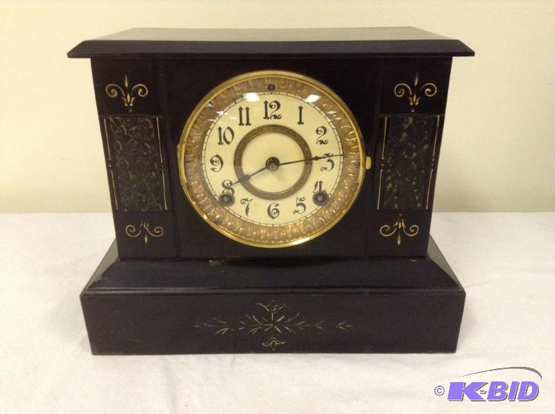 lot 55 image: Vintage Enameled Metal Mantle Clock