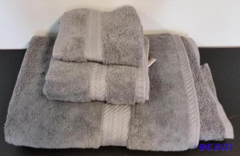 lot 14 image: Royal Velvet 3 Piece Bath Towel Set Gray