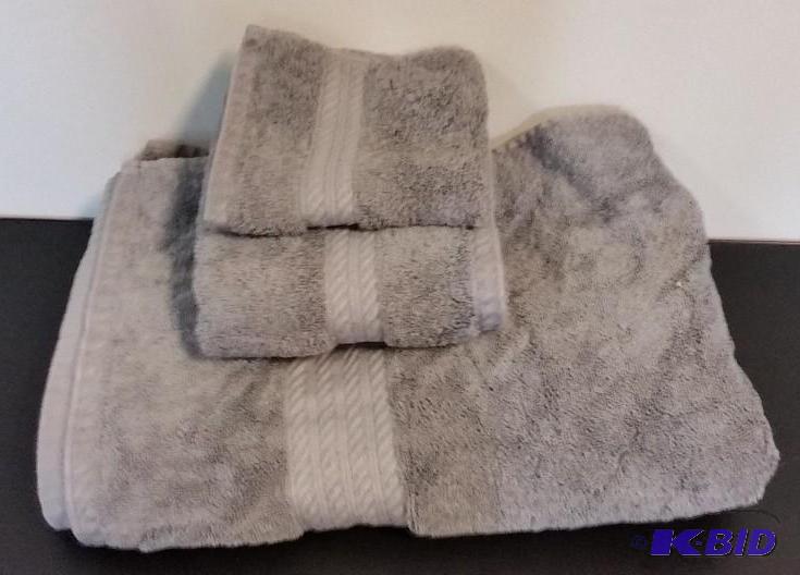lot 15 image: Royal Velvet 3 Piece Bath Towel Set Gray