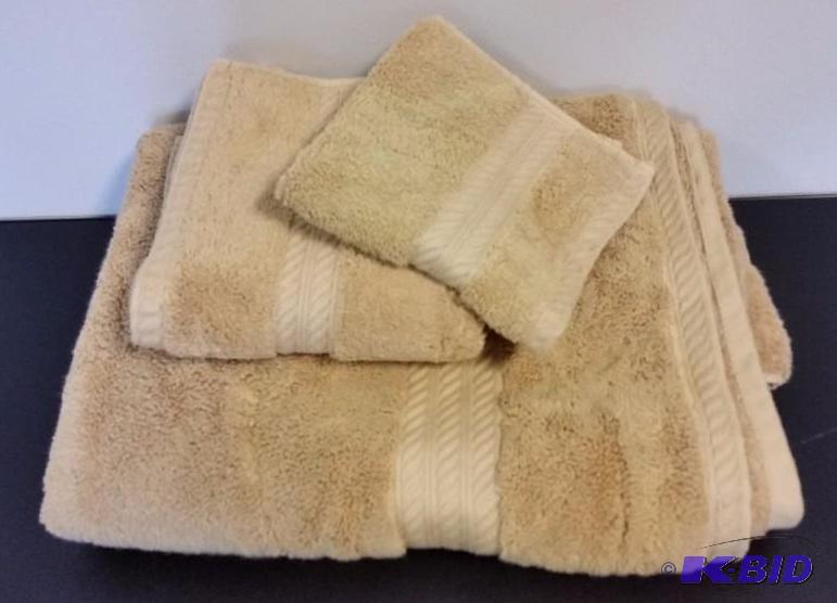 lot 17 image: Royal Velvet 3 Piece Bath Towel Set Pure Gold