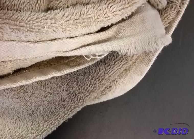 lot 18 image: Royal Velvet 3 Piece Bath Towel Set Linen
