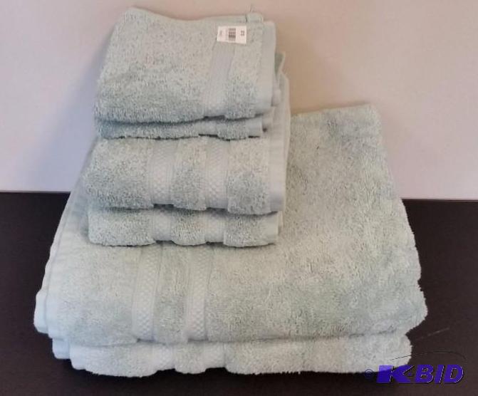 lot 5 image: JC Penny 6 Piece Bath Towel Set Aqua