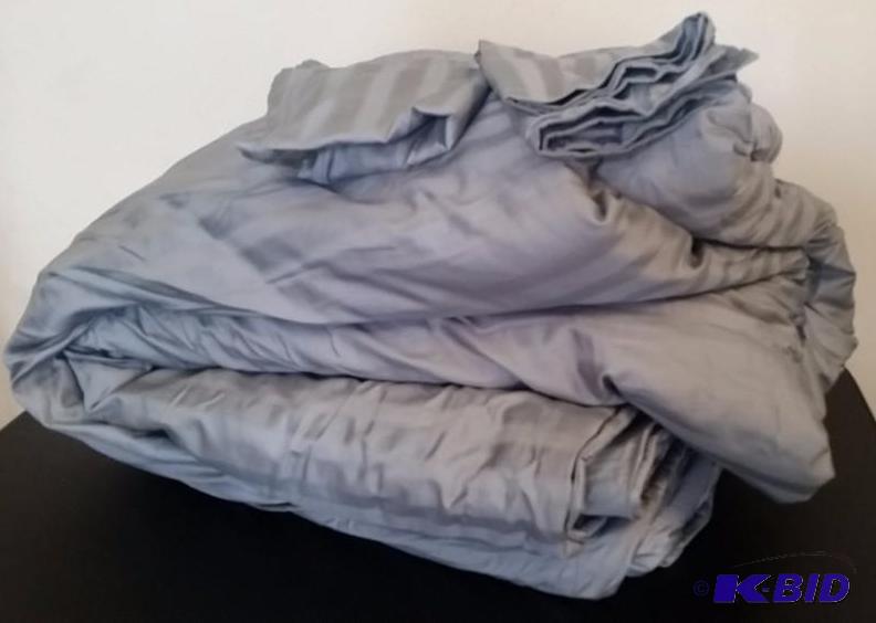 Royal Velvet FullQueen Reversible Comforter Set Steel Gray