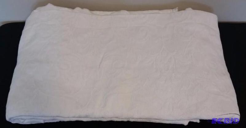 King Bedspread White Embossed Pattern