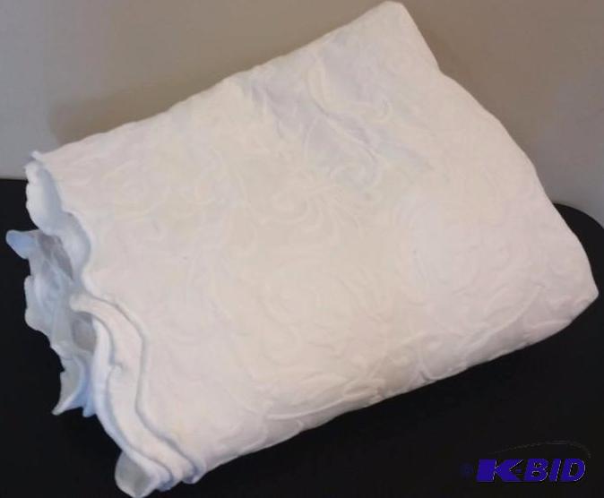King Bedspread White Embossed Pattern