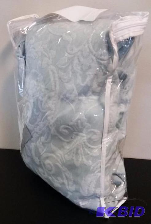 Royal Velvet Light Sea mist CoverletBedspread.  FullQueen.  Still in Package