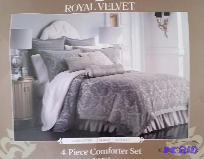 Royal Velvet 4 Piece King Comforter Set Light Gray