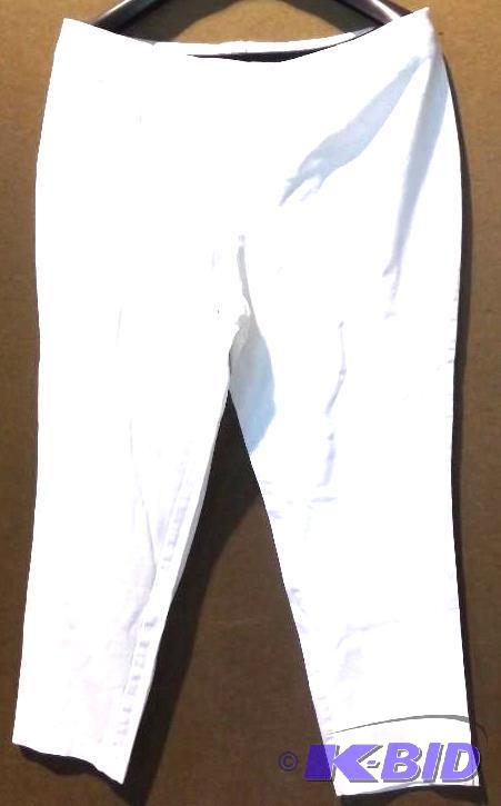 Monroe and Main white capris