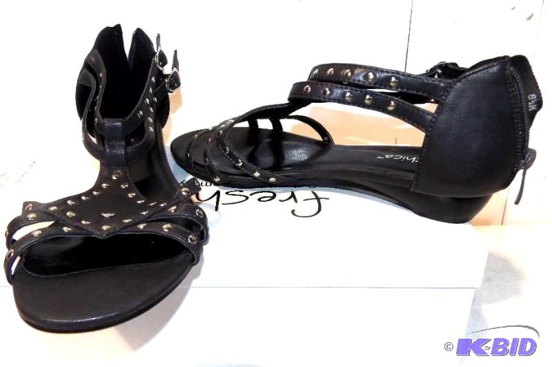 Freschica dark gray studded sandals