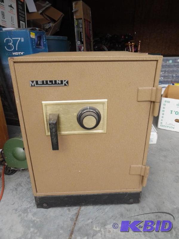 lot 6 image: safe