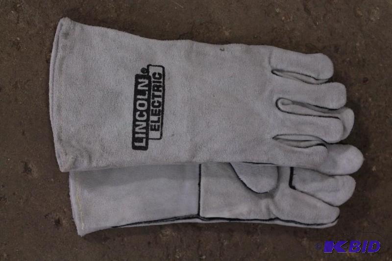 Leather gloves