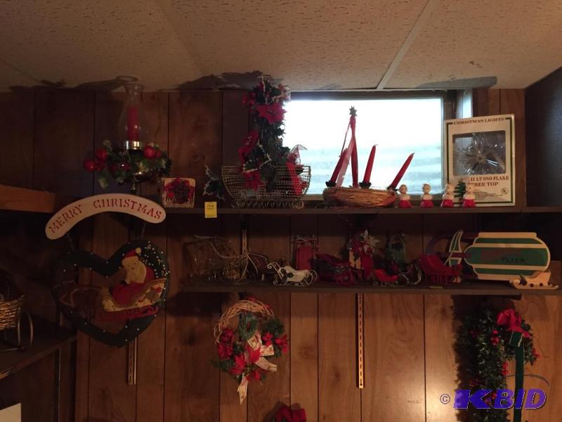 lot 100 image: Mixed Lot of Christmas Items