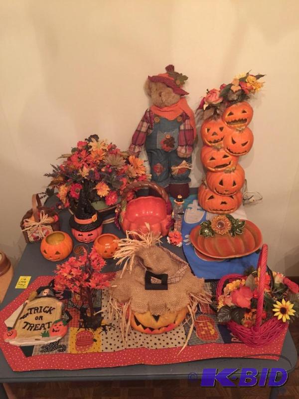 lot 110 image: Fall and Halloween Decorations
