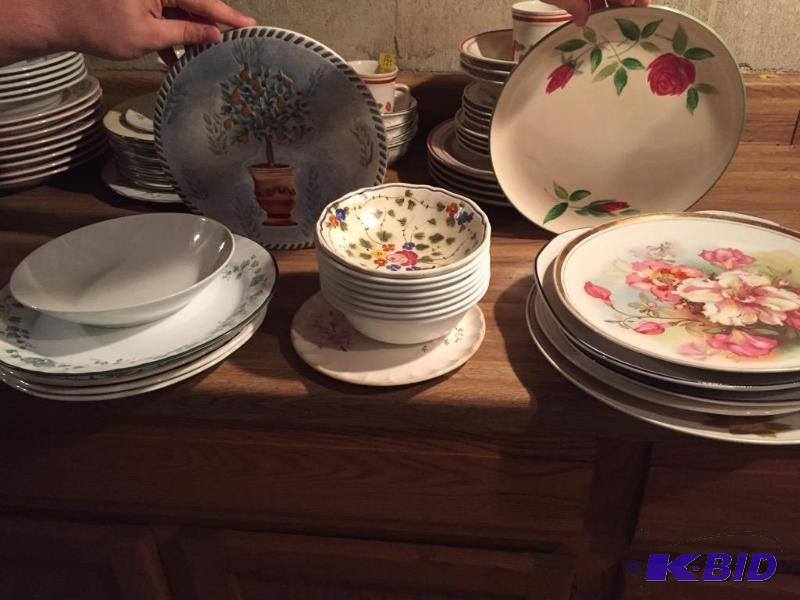 lot 126 image: Mixed Lot of Dishes