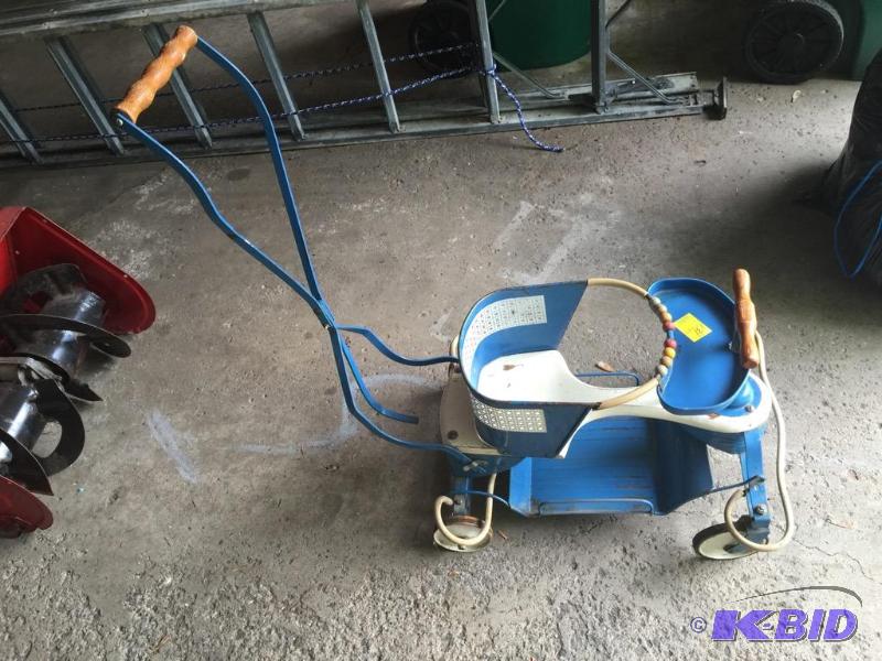lot 131 image: Vintage Metal Baby Stroller