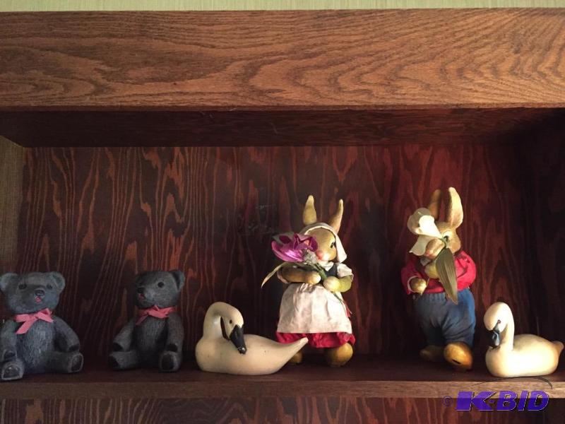 lot 15 image: Decorative Collectibles - Knick Knacks