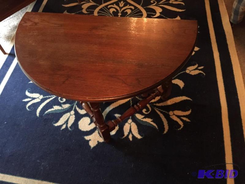 lot 23 image: Gateleg Table
