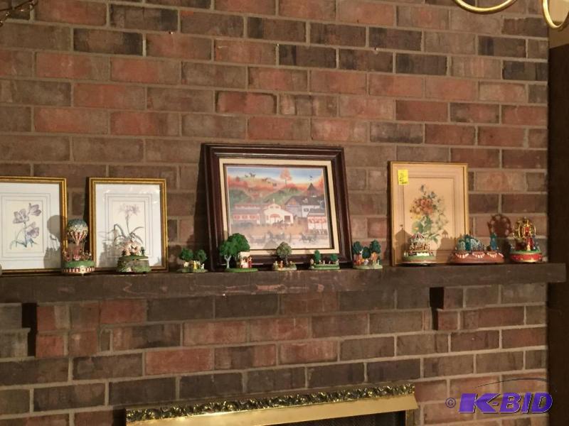lot 32 image: Collectible Music Boxes and More