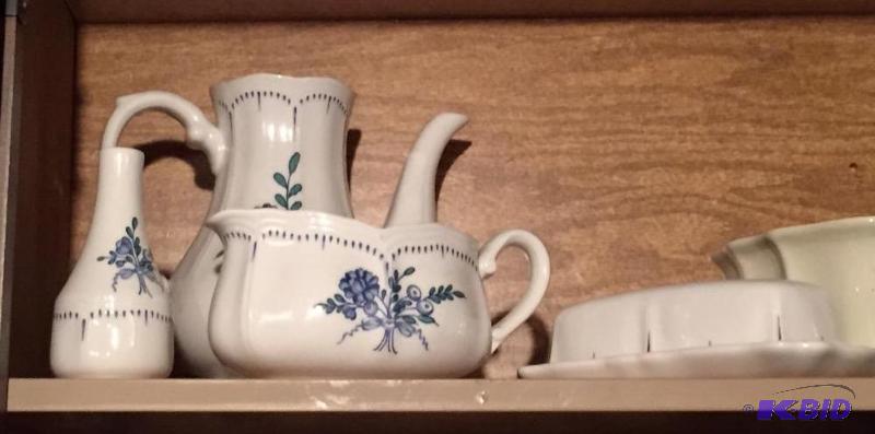 lot 56 image: Mix of CeramicPottery Pieces